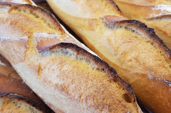 Boulangerie BRESNU - Artisan boulanger pour la fabrication et la vente de baguettes croustillantes - Chatuzange-le-Goubet