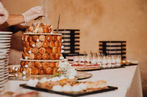 Boulangerie BRESNU - Préparation d’une pièce montée sur mesure pour un mariage - Chatuzange-le-Goubet