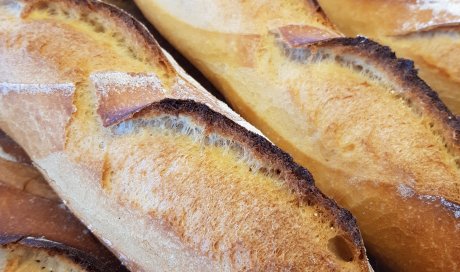 Boulangerie BRESNU - Artisan boulanger pour la fabrication et la vente de baguettes croustillantes - Chatuzange-le-Goubet