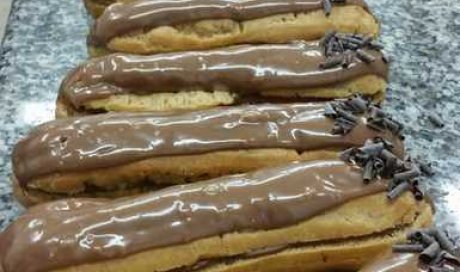 Boulangerie BRESNU - Création d'éclairs au chocolat fait maison - Chatuzange-le-Goubet