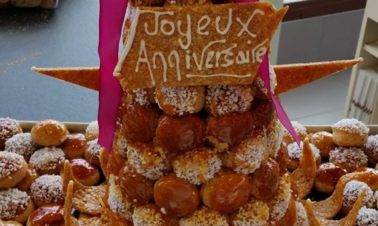 Boulangerie BRESNU - Préparation d’une pièce montée sur mesure pour anniversaire - Chatuzange-le-Goubet