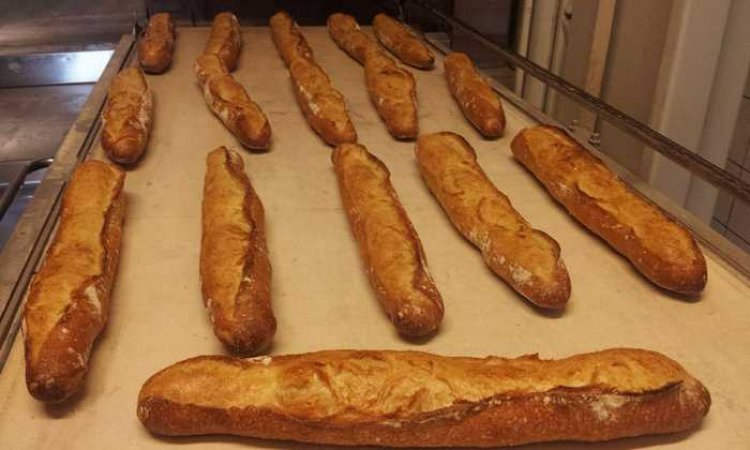 Boulangerie BRESNU - Fabrication de baguettes croustillantes - Chatuzange-le-Goubet